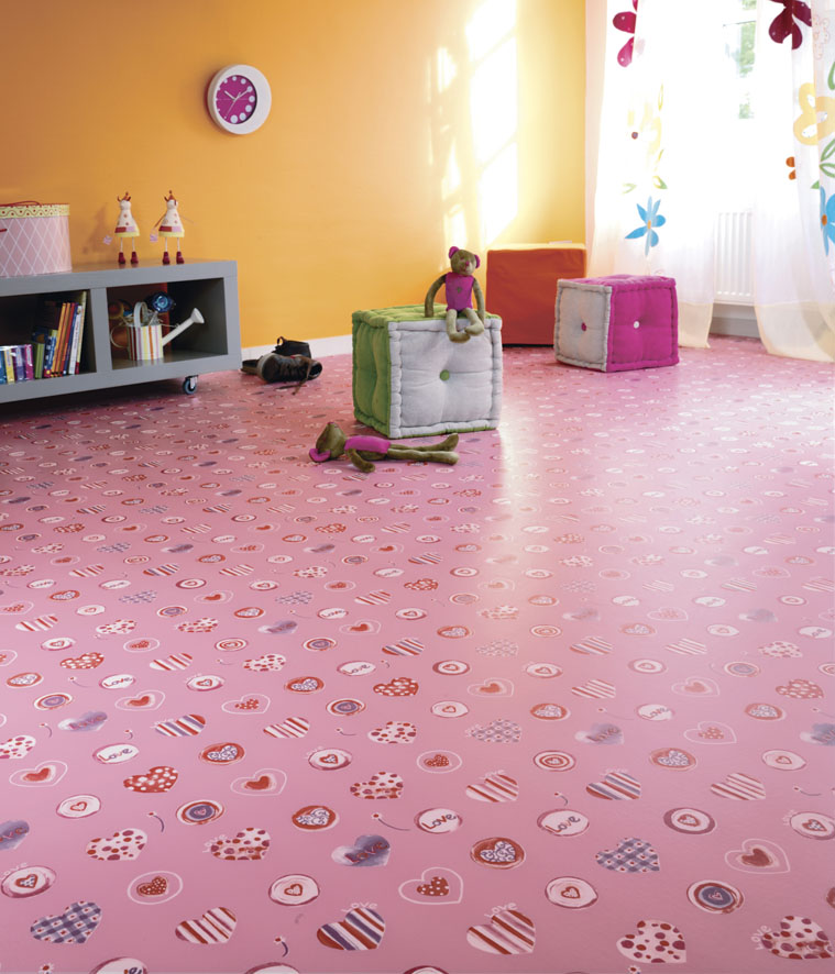 Love Rose - estampa delicada ideal para quartos de meninas ou ambientes mais femininos. Repleta de corações de cores e estampas diferentes, atende meninas de diversas idades.